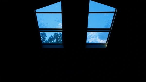 Top Benefits of Manual Opening Skylights for Indoor Air
